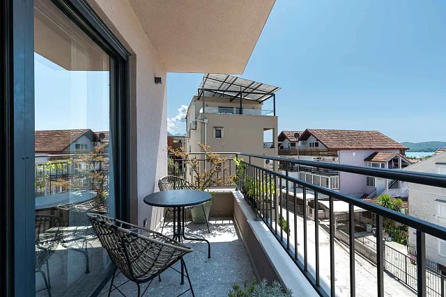 Modern three-bedroom apartment in the centre of Tivat with sea views — photo 19