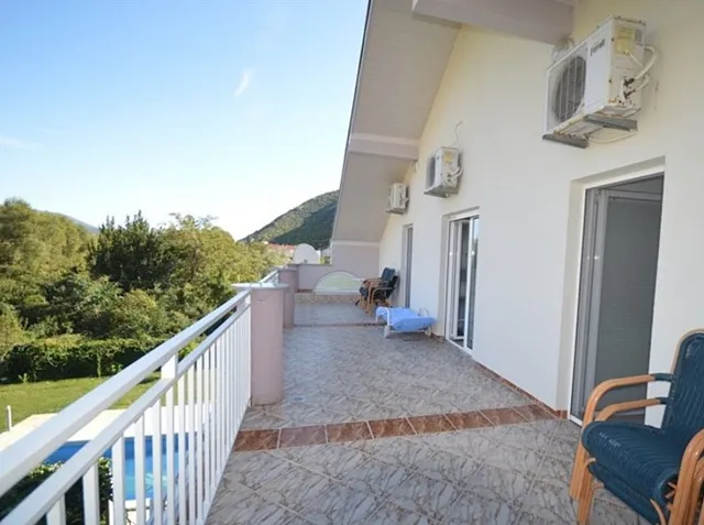 Large house in Sutorina with a swimming pool and a spacious yard — photo 5