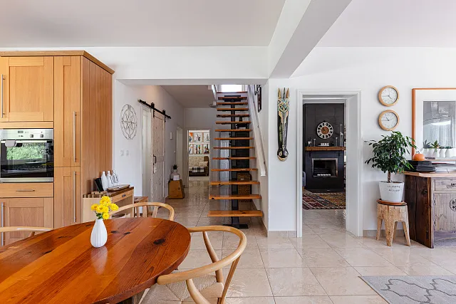 Family Home with Panoramic Nature Views — photo 19