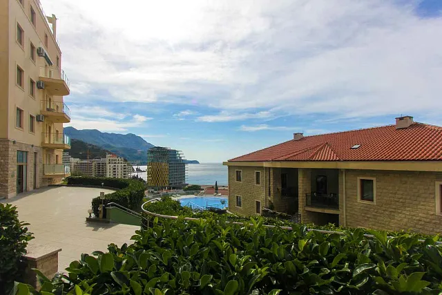 Apartment for sale in Becici in a complex with a pool — photo 13