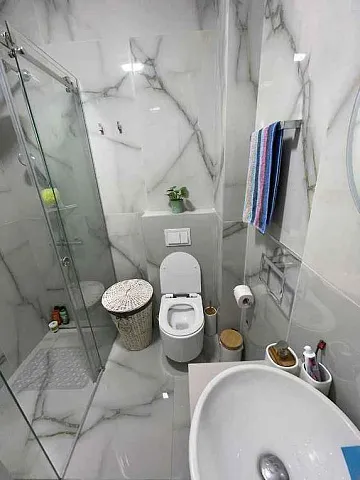 One bedroom apartment in a newly built complex in Bečići with a swimming pool on the roof — photo 9