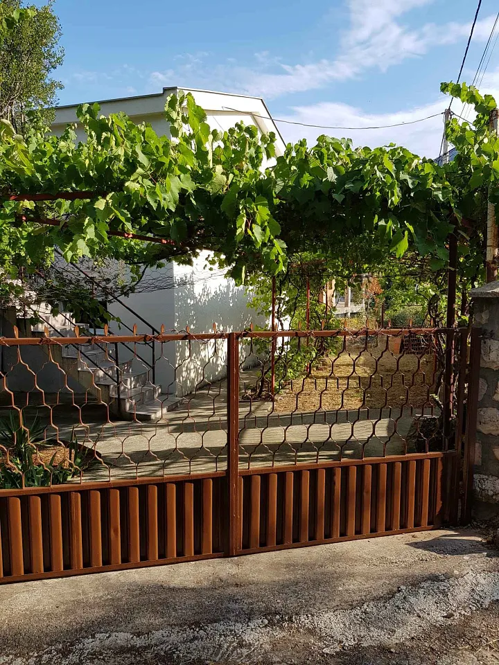 House in quite area in Dobra Voda 100m²