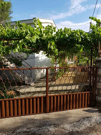 House in quite area in Dobra Voda 100m²