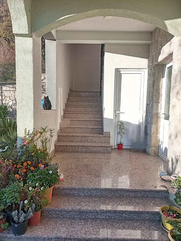 House with three apartments in Zagrađe, Sutomore — 450 m²