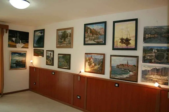 Hotel on the front line in Stoliv — photo 18