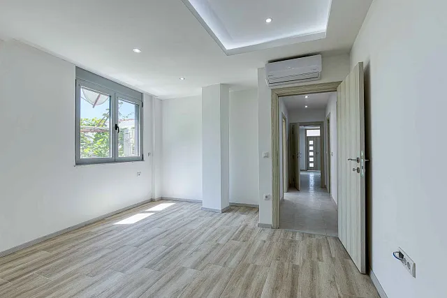 Penthouse in Ulcinj with sea view — photo 19