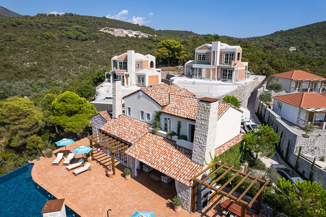 LUXUSVILLA AUF DER LUŠTICA, IN DER NÄHE VON MIRIŠTA — EIN PRIVATES PARADIES AN EINER DER EXKLUSIVSTEN LAGEN DER ADRIA