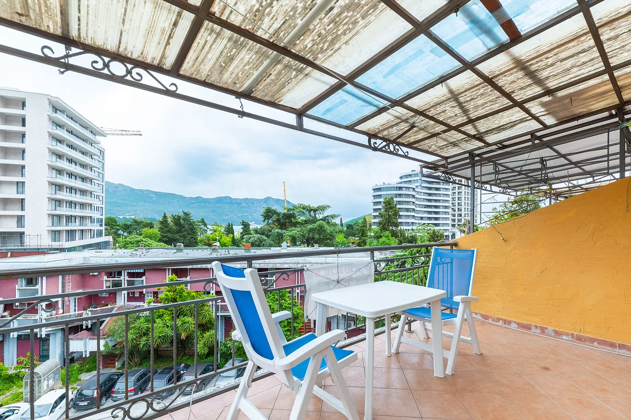 Two-Bedroom Apartment with Large Terrace in a Prime Area of Budva – 88 m²