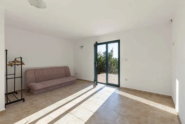 57 m² house with one bedroom, two floors, and a beautiful plot with sea views in Mrčevac. — photo 6
