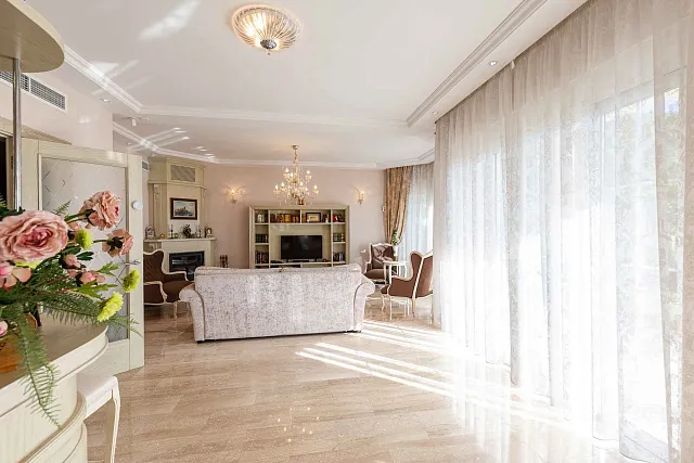Elegance and serenity in a luxurious villa with natural views. — photo 22
