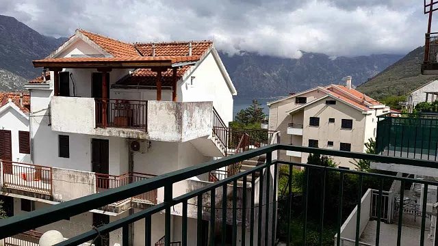 Apartment with sea view in Donji Stoliv — photo 18