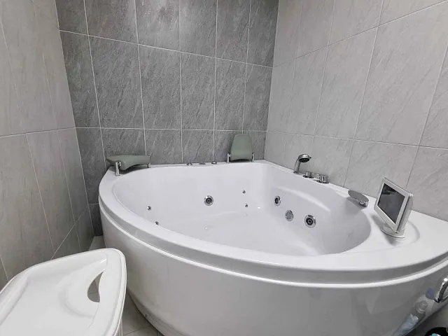 Spacious and Airy Apartment in the Heart of Budva — photo 8