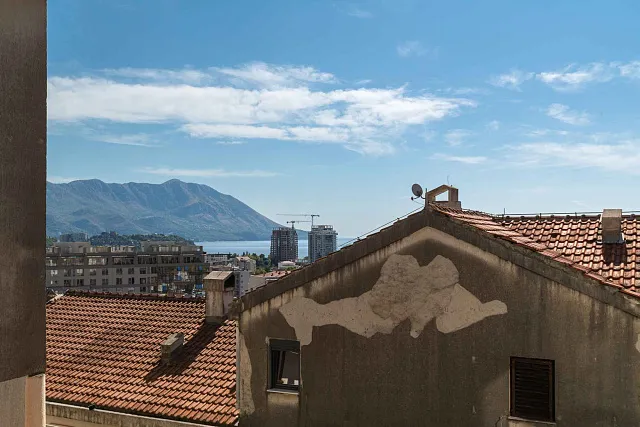 Two-bedroom apartment in Budva — photo 22