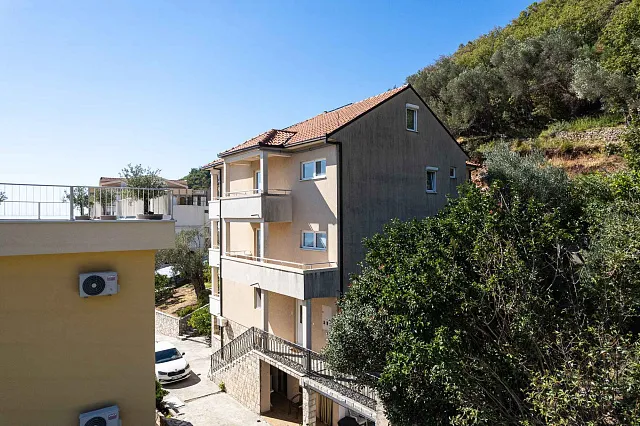 House with apartments for sale in Buljarica  — photo 5