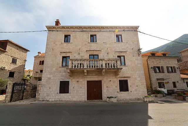 A furnished four-storey villa in Prcanj — photo 19
