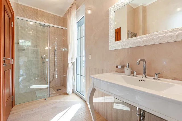 Elegance and serenity in a luxurious villa with natural views. — photo 50
