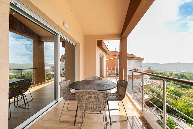 Luxury penthouse with spectacular sea views
