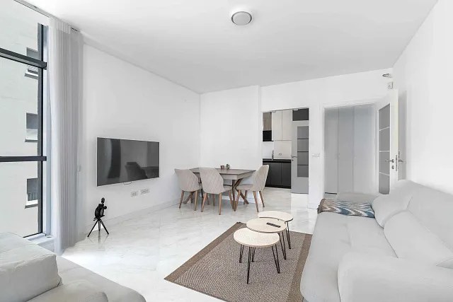 Spacious and Airy Apartment in the Heart of Budva — photo 9