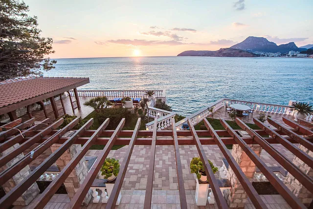 Villa 1200m²: Exclusive Residence by the Sea — photo 11