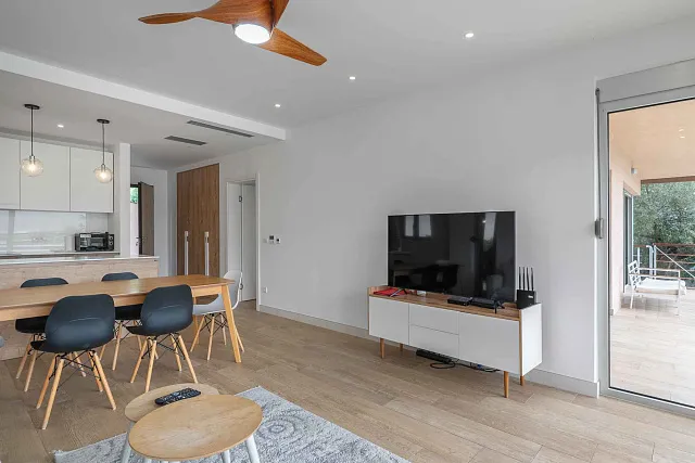 For Sale: Spacious Three-Bedroom Apartment with Sea View and a 40 m² Terrace — photo 13