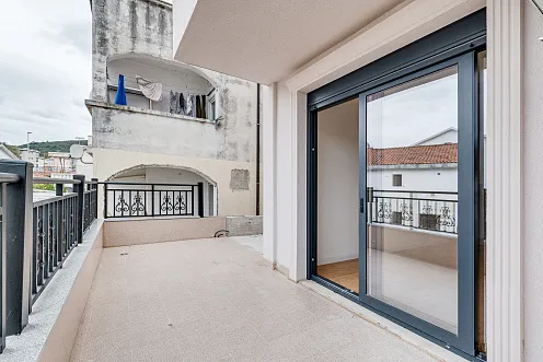 Modernes Apartmenthaus mit Meerblick in Budva
