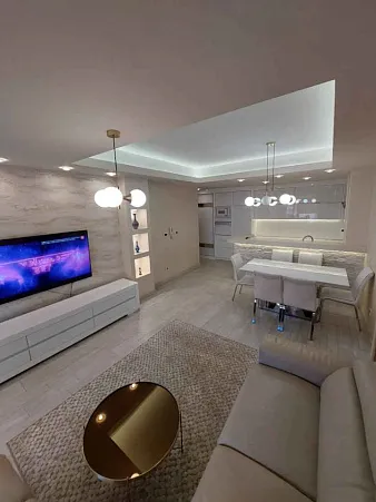 Apartment with two bedrooms and a garage place in Budva