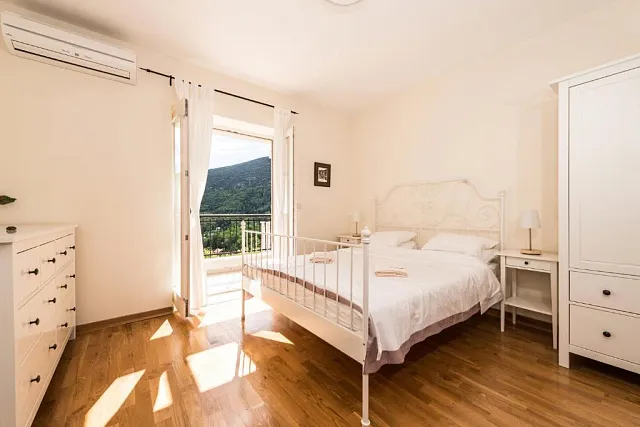 Modern townhouse in Lucici — photo 7