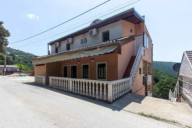 Three-storey house with sea view in Kruce — photo 13