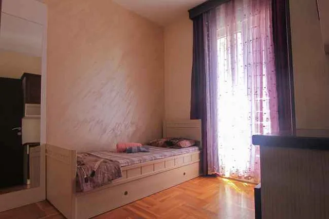 Furnished three-bedroom apartment in Budva — photo 8