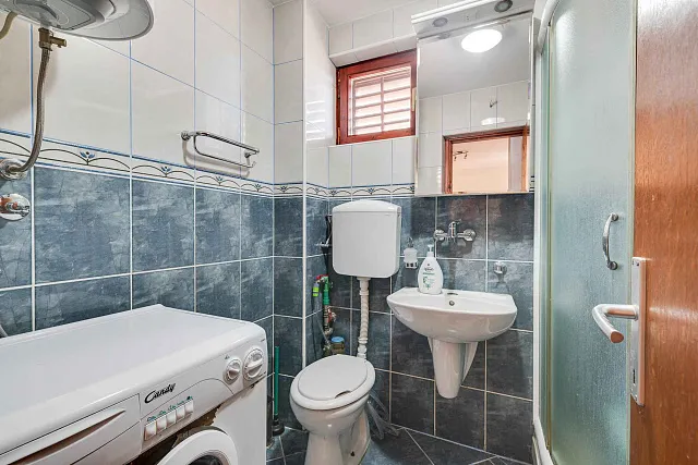 Two-bedroom apartment in Budva — photo 14