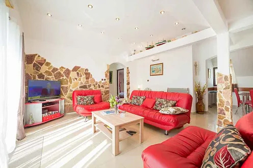 Apartment with three bedrooms and sea views in Budva — photo 3
