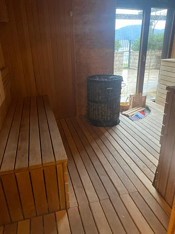 Вилла на первой линии в Крашичах, 240 м² — photo 12