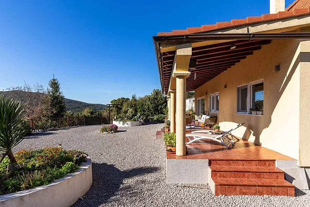 Family Home with Panoramic Nature Views — photo 52