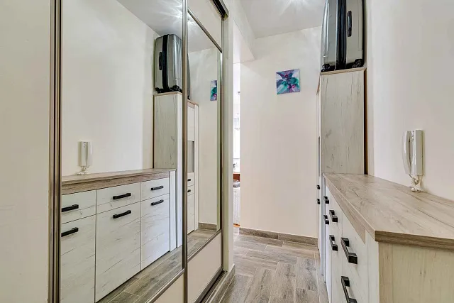Modern One-Bedroom Apartment with Large Terrace and Garage in Bečići — photo 8