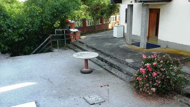 Unfinished house in the quiet area of Kotor — photo 9