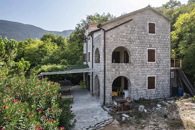 1 — photo 4