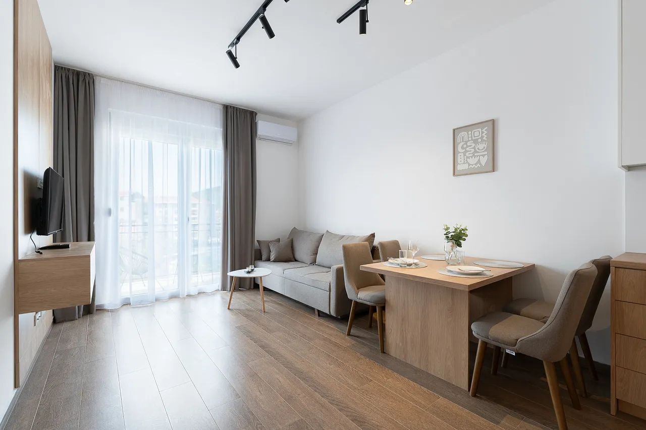 Sunny one-bedroom apartment of 42 m² in Budva, close to the sea.