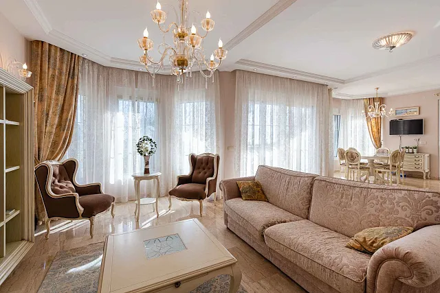 Elegance and serenity in a luxurious villa with natural views. — photo 4