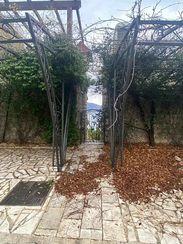 Вилла на первой линии в Крашичах, 240 м² — photo 17