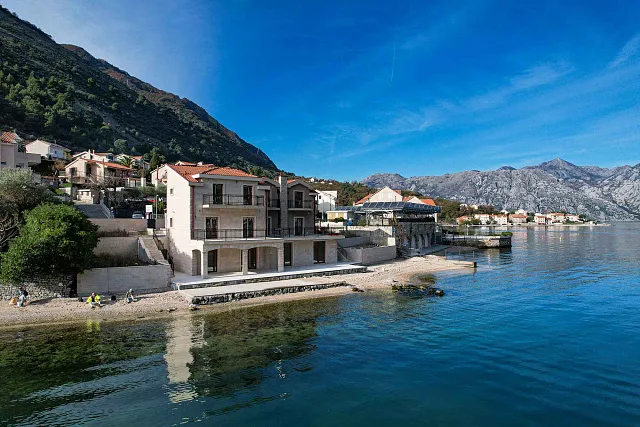A luxurious three-story villa on the first sea line in  Kotor — photo 72