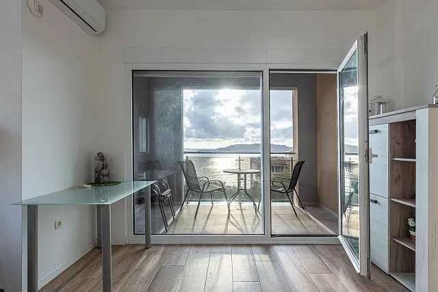 A bright and comfortable 65 m² apartment in Rafailovići — photo 9