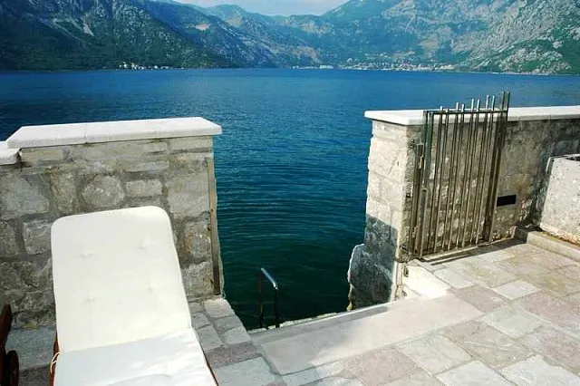 Villa in the bay on the first line — photo 4