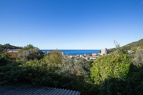 Duplex-Wohnung mit Mittelmeersicht in Petrovac, 104 m²