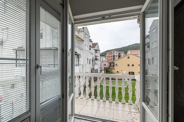 72 m² apartment in the center of Budva — photo 6
