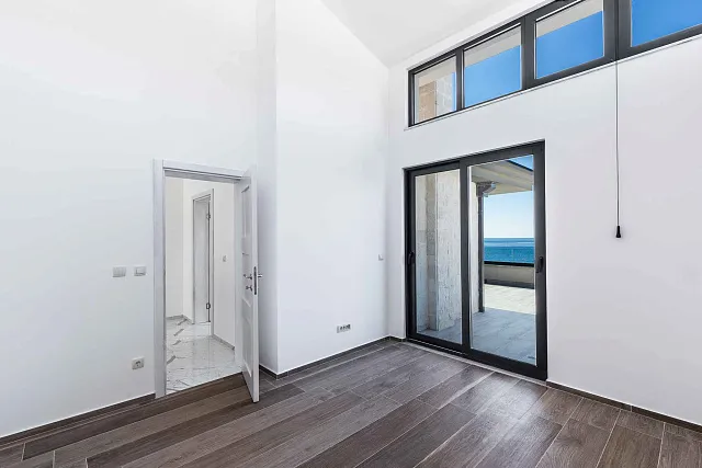 Exclusive Seafront Villa — photo 24