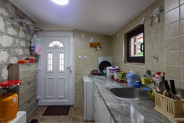 Townhouse by the sea in Dobrota — photo 10