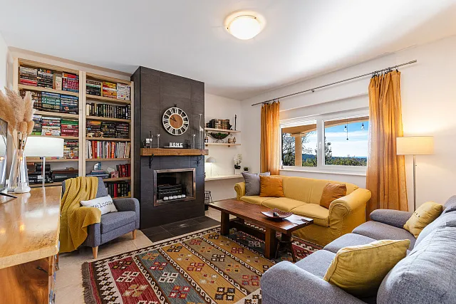 Family Home with Panoramic Nature Views — photo 68