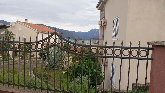 Family three-story house 330 m² for permanent residence, 100 m from Tivat Bay — photo 4