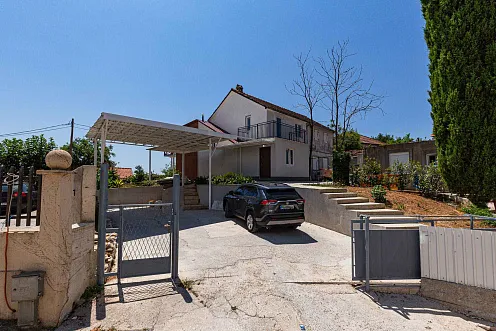 Two-unit home with stunning views of the Adriatic Sea — photo 2