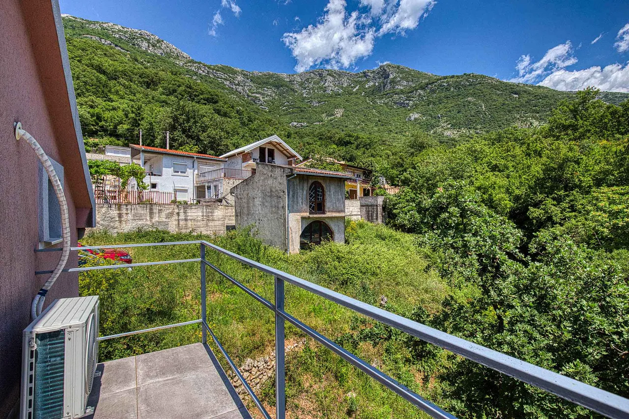 House in Sutomore